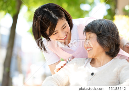 Nursing Care Image Senior Women and Caregivers 53188342