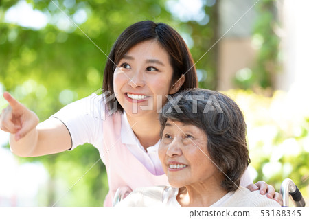 Nursing Care Image Senior Women and Caregivers Nursing Care Image Senior Women and Caregivers 53188345