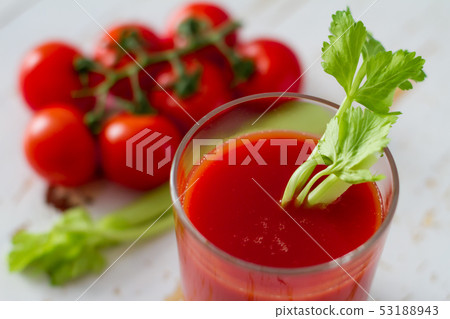 Tomato juice in glass, white wood background 53188943