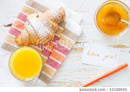 Breakfast note - croissants coffee jam 53189048