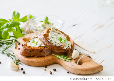 Garlic bread with herbs 53189258