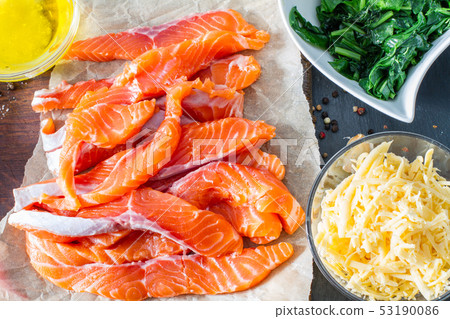 Salmon strudel ingredients 53190086