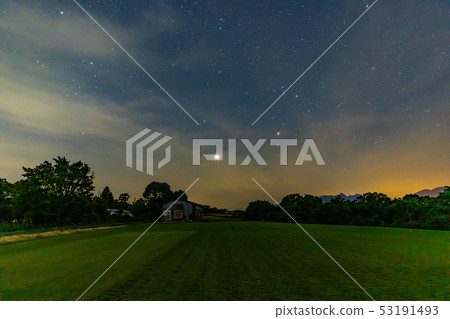 Night view of Toyama Prefecture Oyama grass Night view of Toyama Prefecture Oyama grass 53191493