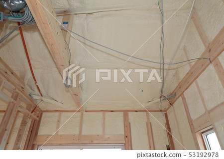 Thermal insulation of a newly built single-family house 53192978