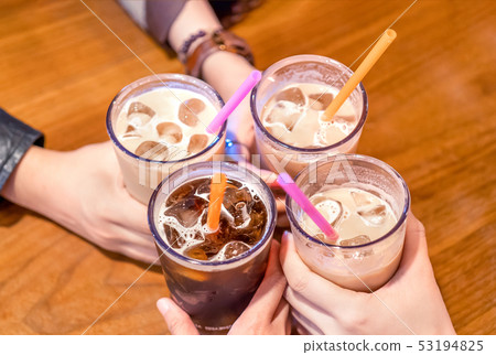 咖啡咖啡廳敬酒咖啡咖啡館啦啦隊派對女人咖啡 53194825