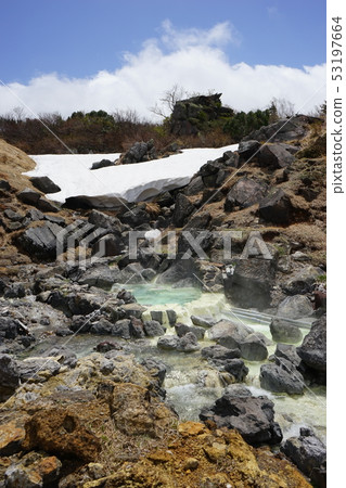 Sukawa Onsen is a strongly acidic hot spring that boasts the largest amount of spring water in the country 53197664
