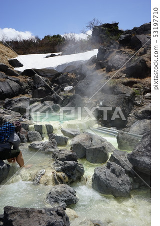 Sukawa Onsen is a strongly acidic hot spring that boasts the largest amount of spring water in the country 53197710