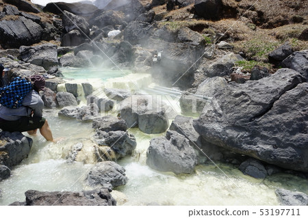 Sukawa Onsen is a strongly acidic hot spring that boasts the largest amount of spring water in the country 53197711