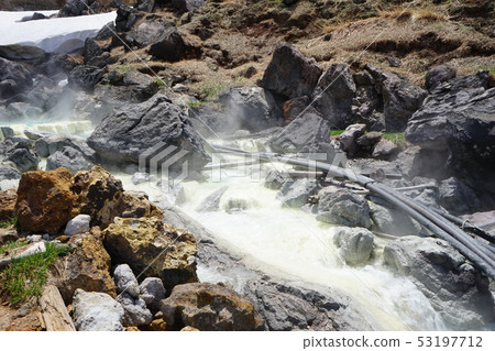 Sukawa Onsen is a strongly acidic hot spring that boasts the largest amount of spring water in the country 53197712