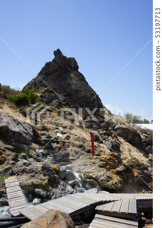 Sukawa Onsen is a strongly acidic hot spring that boasts the largest amount of spring water in the country 53197713