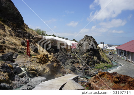 Sukawa Onsen is a strongly acidic hot spring that boasts the largest amount of spring water in the country 53197714