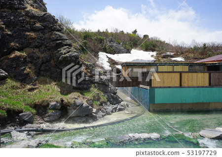Sukawa Onsen is a strongly acidic hot spring that boasts the largest amount of spring water in the country 53197729