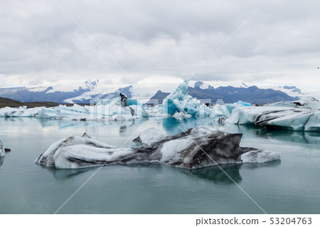 Icebergs on water, Jokulsarlon glacial lake, Icebergs on water, Jokulsarlon glacial lake, 53204763