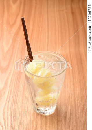Raw lemon sour lemon water 53206738
