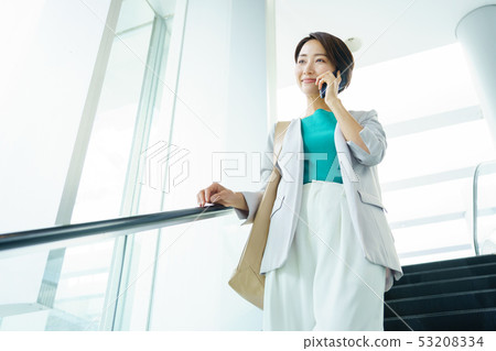 女商人辦公室自動傾斜企業圖像 53208334