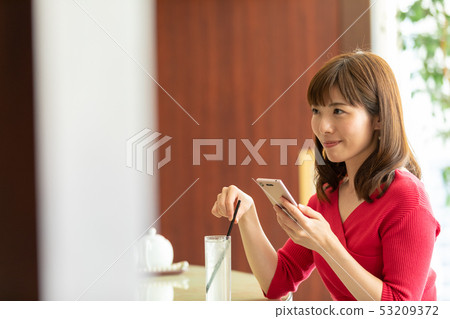 Woman     53209372