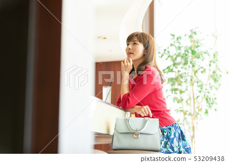 Woman     53209438