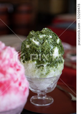 Shaved ice of matcha and strawberries Shaved ice of matcha and strawberries 53209478
