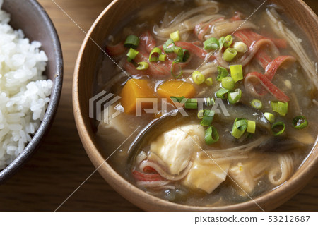 鰣魚湯用餃子和南瓜 53212687