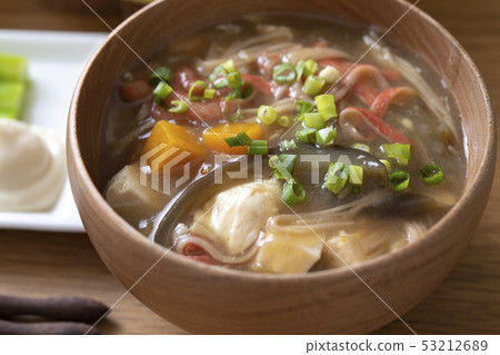 鰣魚湯用餃子和南瓜 53212689