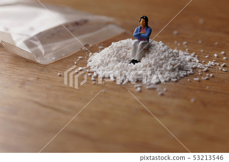 Women who think of powder medicine 53213546