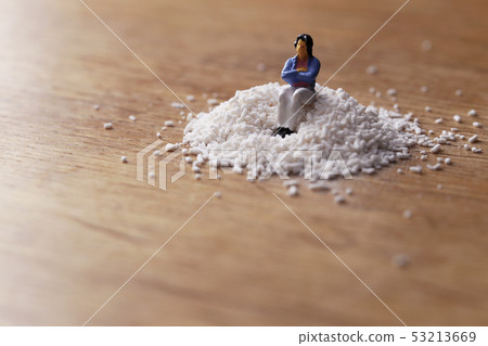 Women who think of powder medicine 53213669