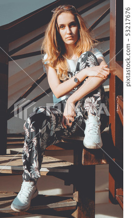 Fashion portrait stylish pretty woman in sunglasses posing in the city 53217676