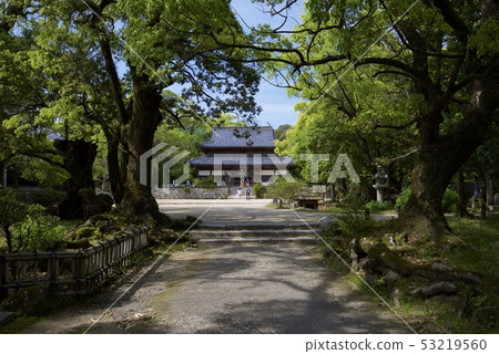 Auditorium of Kansei Onji Temple (main hall) (Dazaifu City, Fukuoka Prefecture) Auditorium of Kansei Onji Temple (main hall) (Dazaifu City, Fukuoka Prefecture) 53219560