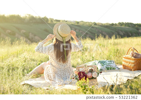 Happy woman lifestyle, beautiful relaxed girl in a straw hat on the nature from the back on picnic - Happy woman lifestyle, beautiful relaxed girl in a straw hat on the nature from the back on picnic - 53221362