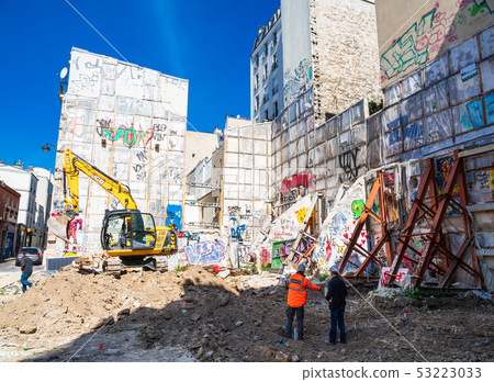 Paris Montmartre construction site 53223033