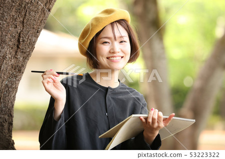畫畫的女人 畫畫的女人 53223322