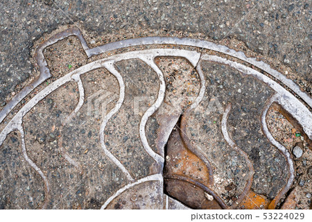 Cracked metal manhole cover Cracked metal manhole cover 53224029