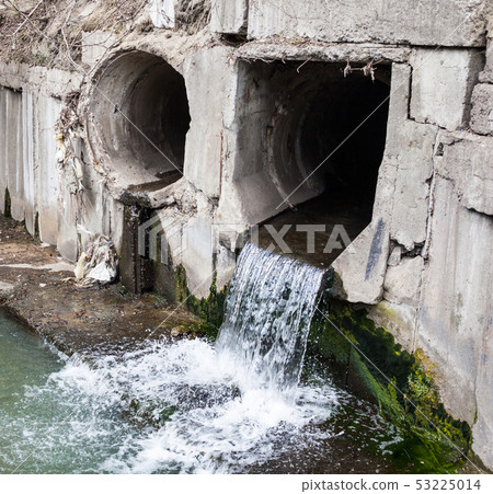 Run-off pipes discharging water 53225014