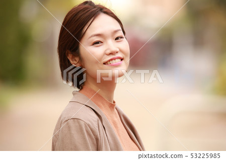 女性肖像 53225985