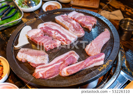 黑肉，韓國食品，食品，盤子，食品，炸黑豬肉，黑豬肉 53226310