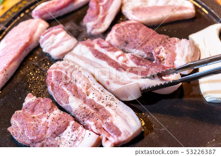 黑肉，韓國食品，食品，盤子，食品，炸黑豬肉，黑豬肉 53226387