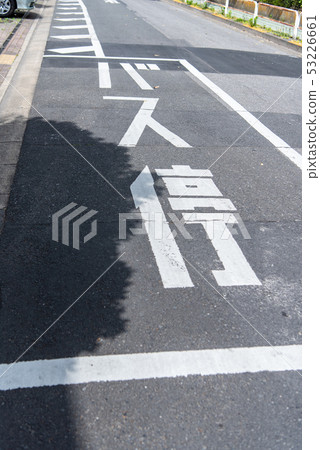 路面公路站的路面指示 53226661