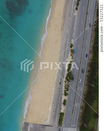 在海灘上的鳥瞰圖,在海灘無人機(沖繩縣名護市) 在海灘上的鳥瞰圖,在海灘無人機(沖繩縣名護市) 53227321