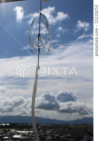 Blue sky and wind chimes 53229252