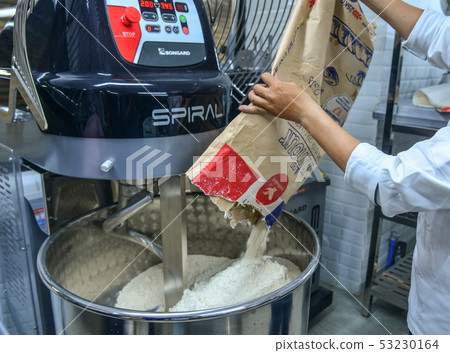 Bread process by using flour mixing machine Bread process by using flour mixing machine 53230164