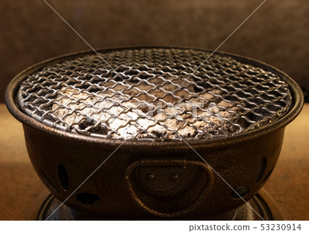 Side view of the charcoal stove. 53230914