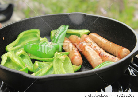 Outdoor cooking 53232203