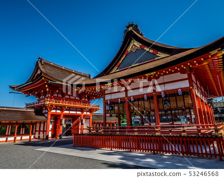 新鮮的綠色伏見Inari Taisha 新鮮的綠色伏見Inari Taisha 53246568