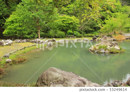 在山上釣魚護城河 在山上釣魚護城河 53249614