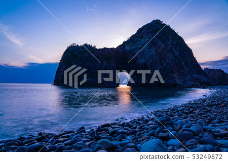 (Shizuoka Prefecture) Nishiizu Sennukimon evening scenery 53249872