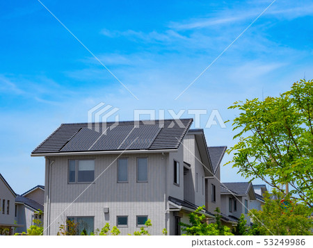Blue sky and re-energy house 53249986