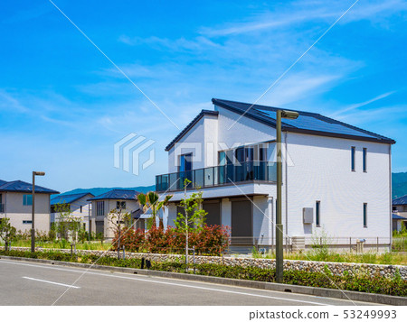 Blue sky and new construction eco house Blue sky and new construction eco house 53249993