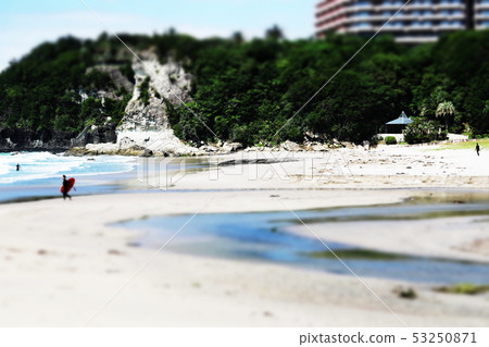 做海洋體育的人風景在海灘 做海洋體育的人風景在海灘 53250871