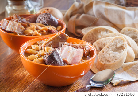 Bowl with fabada asturiana 53251596