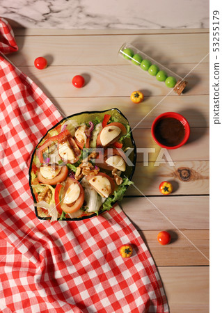 Tomato cheese salad 53255179